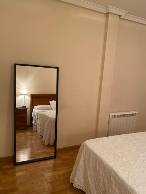 Lovely 2 Bedrooms Apartment Main Square Пласенсия Экстерьер фото